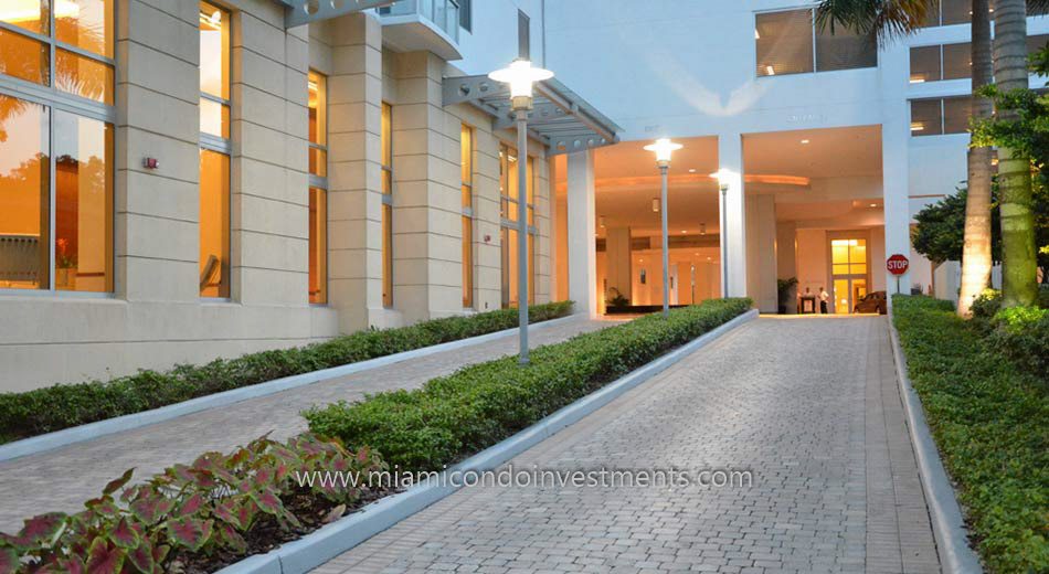 driveway to 1050 Brickell