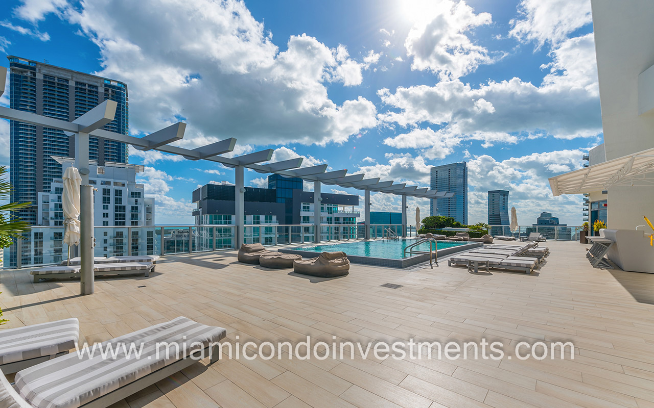 1100 Millecento rooftop pool 2