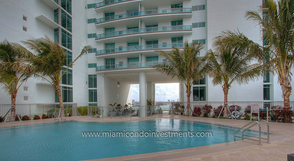 900 Biscayne Bay condos resort-style pool