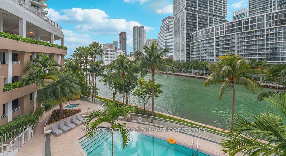 Carbonell pool and hot tub