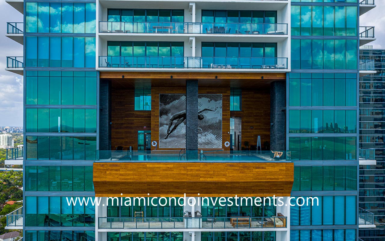 Echo Brickell pool deck