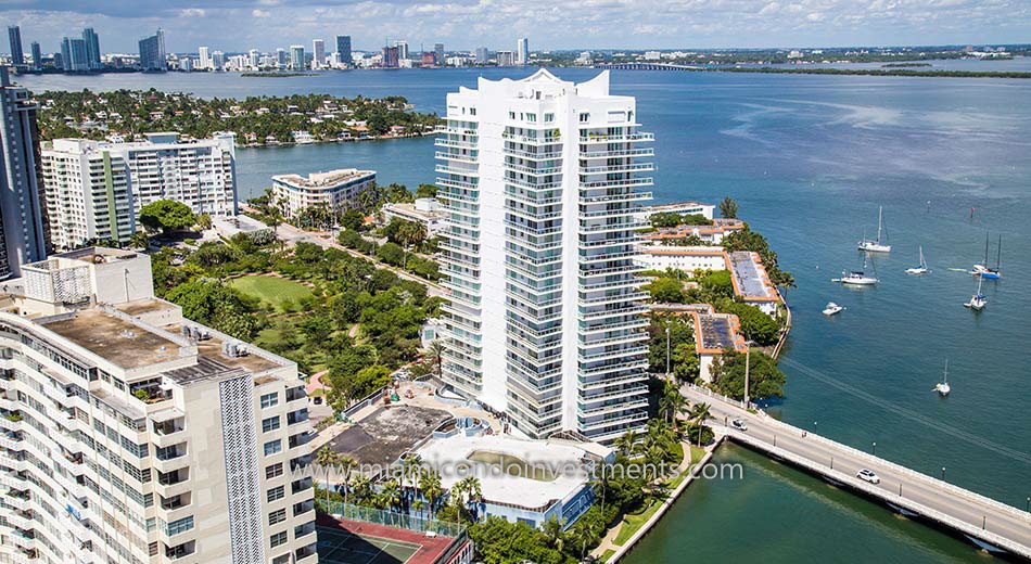 Grand Venetian bayfront condos