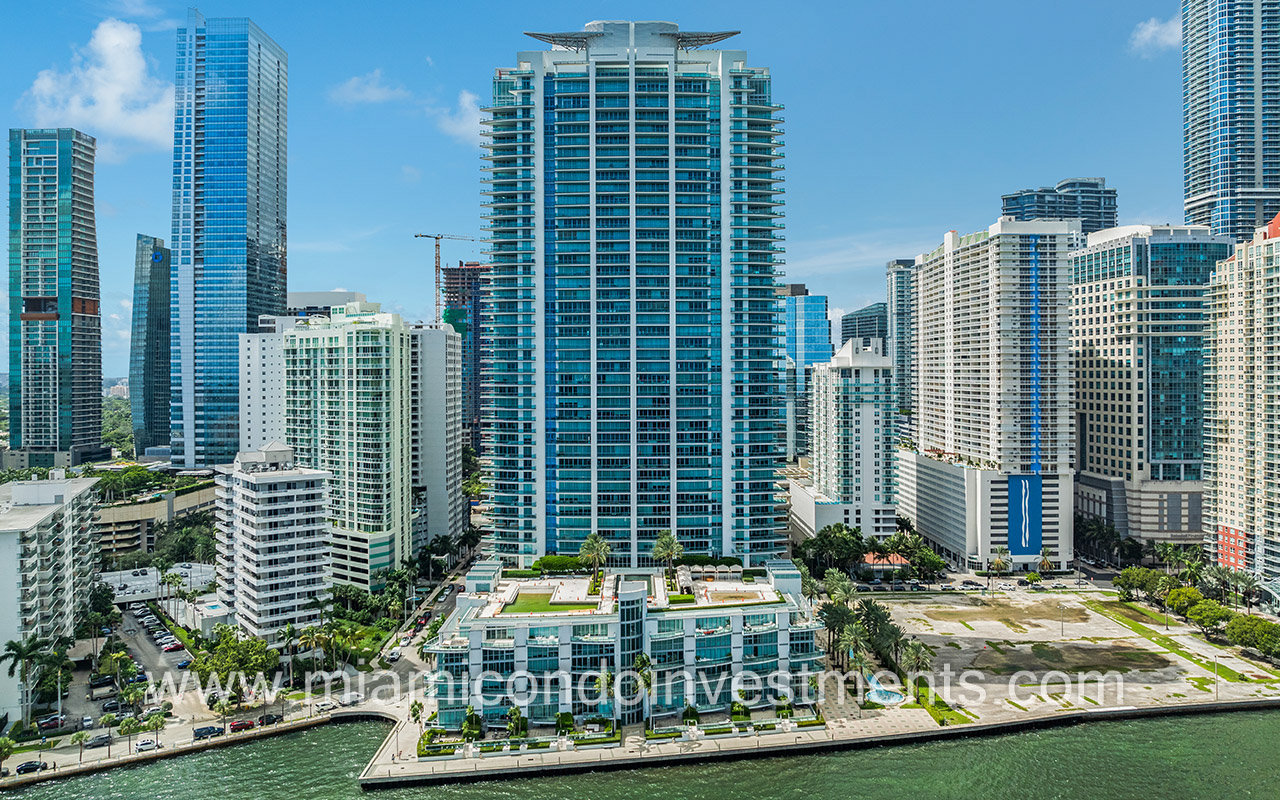 aerial photo of Jade at Brickell Bay