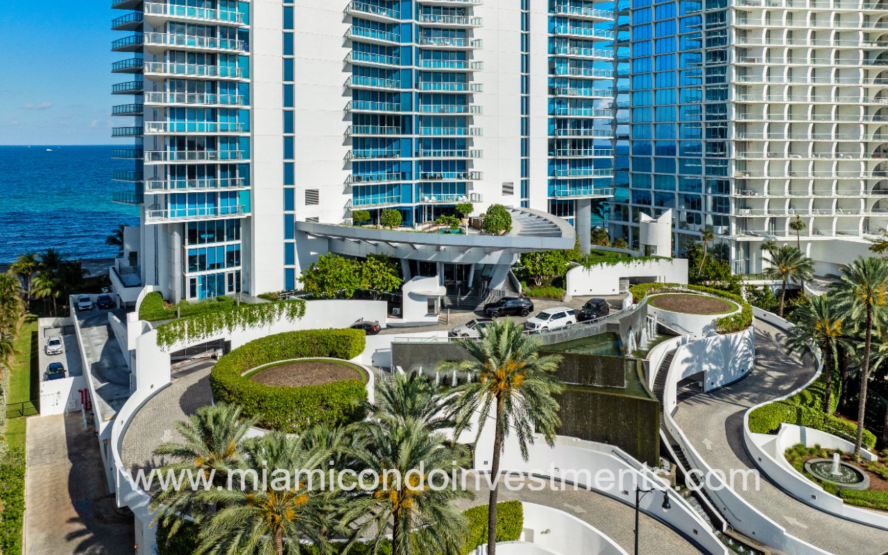 Jade Beach drone of building entry