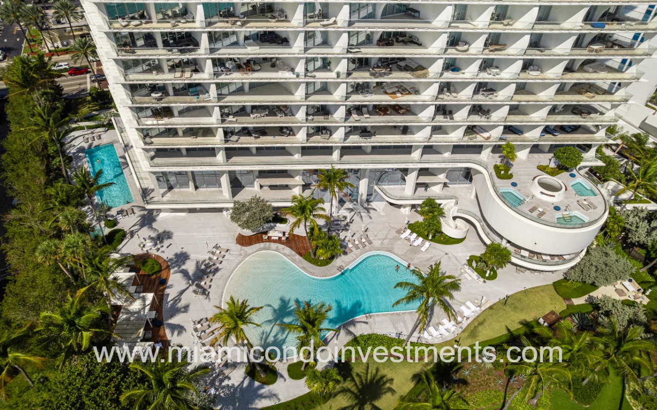 Jade Signature top downward view of pool