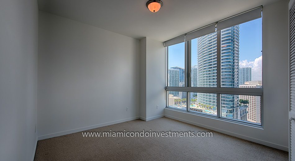 Met 1 downtown miami condos