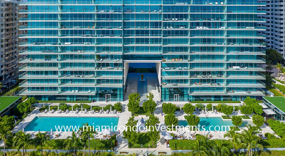 Oceana Bal Harbour pool deck
