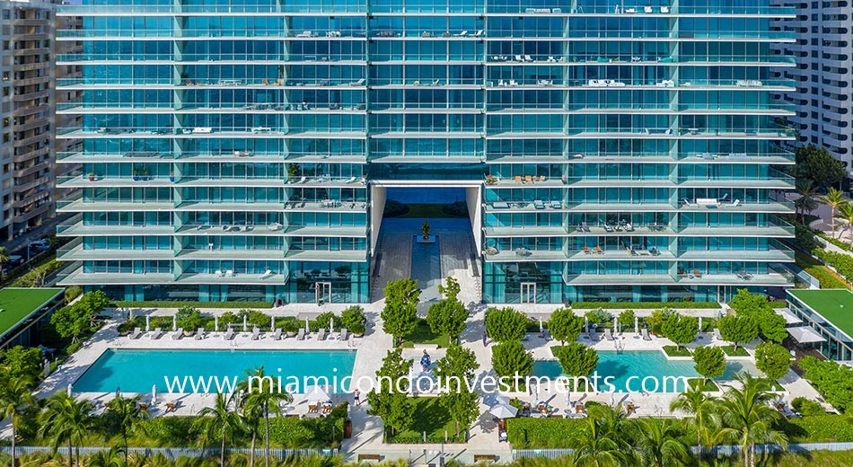 Oceana Bal Harbour pool deck