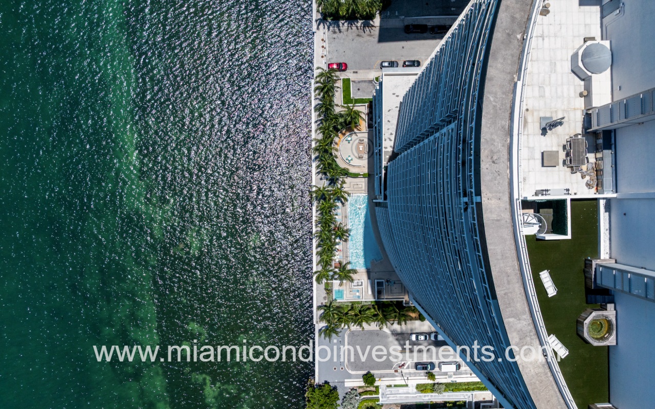 Onyx on the Bay drone top down view of the pool and bay