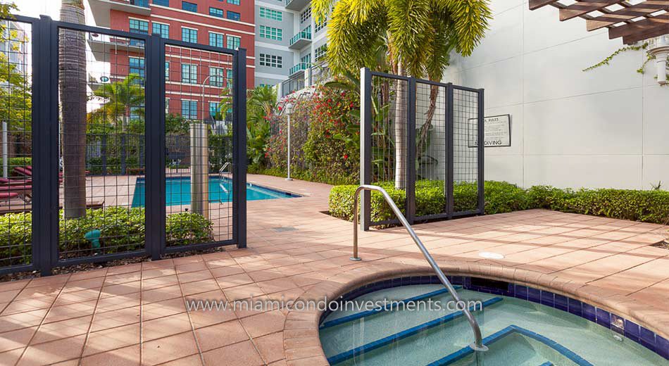 Parc Lofts Pool and Jacuzzi