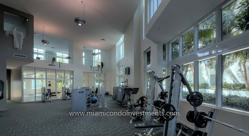 Quantum on the Bay condo gym