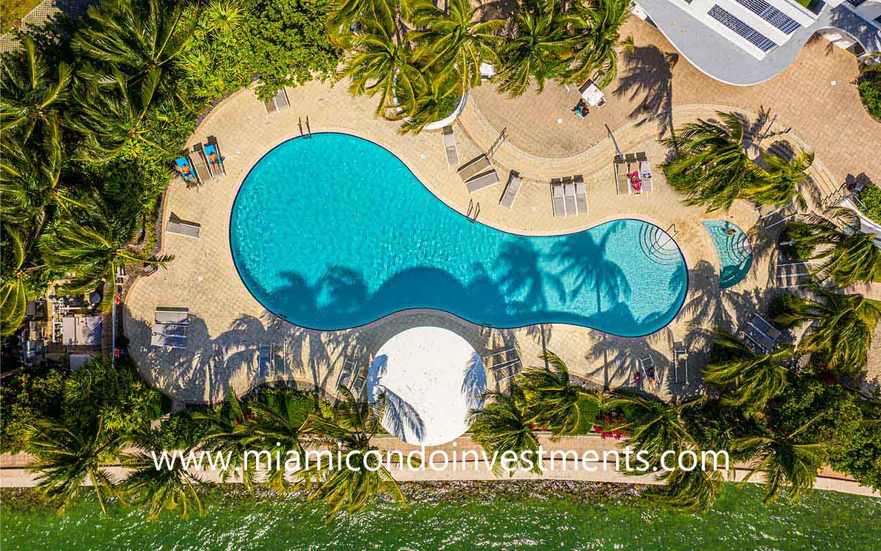 bayfront pool at Waverly South Beach