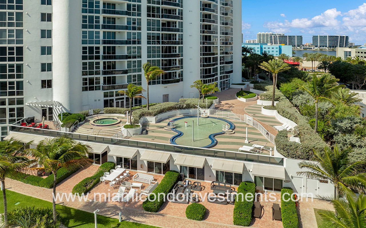 Trump Royal pool area