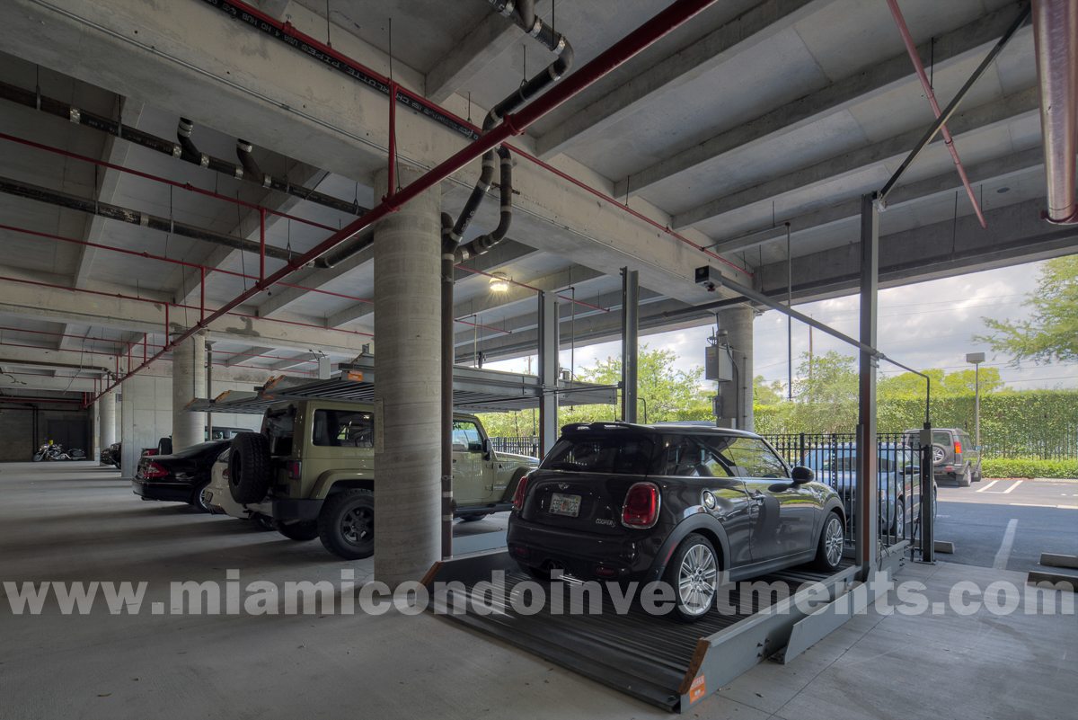Parking space w/ hydraulic lift to park 2nd vehicle