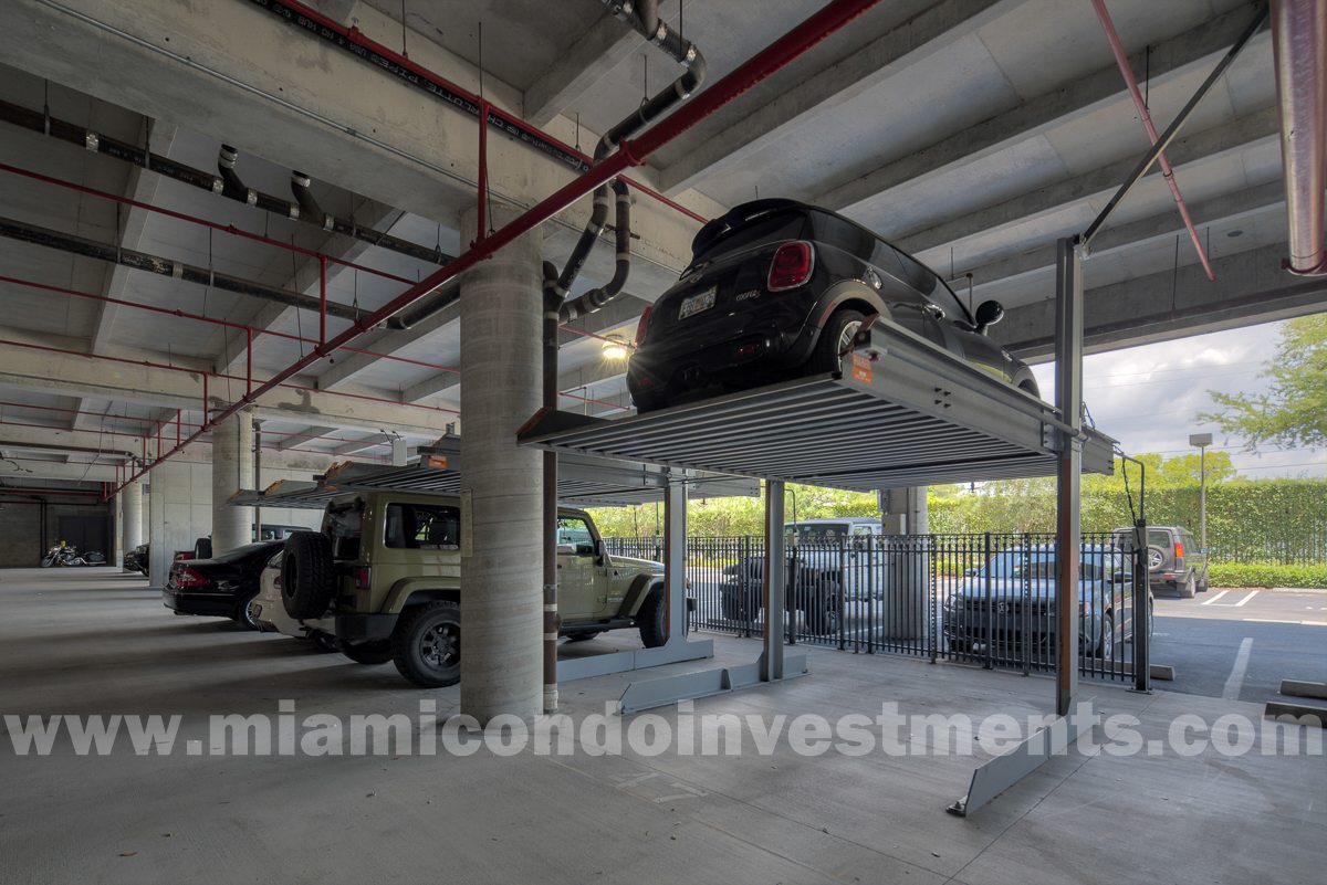 Parking space w/ hydraulic lift to park 2nd vehicle