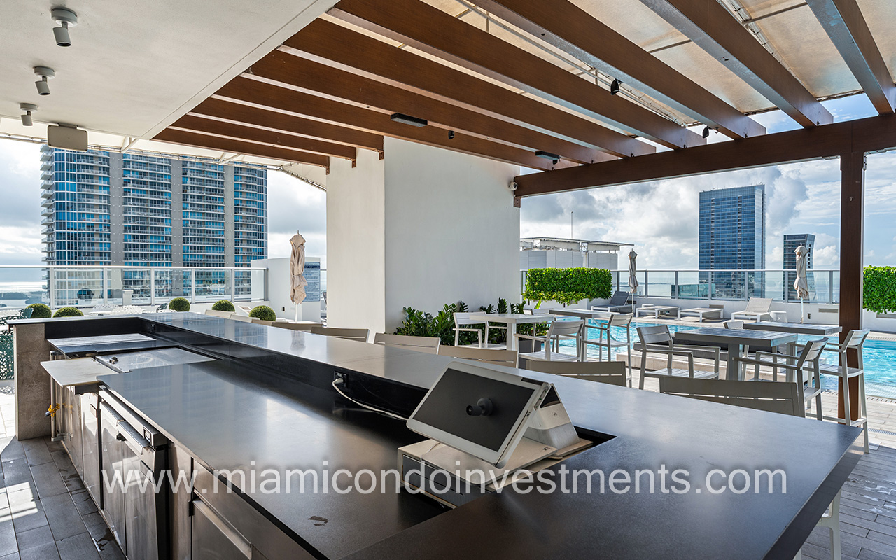 1010 Brickell rooftop pool deck