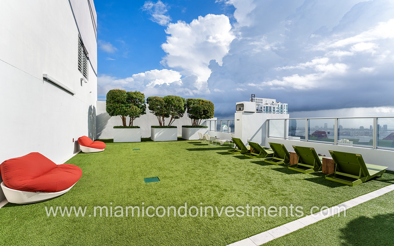 1010 Brickell sundeck