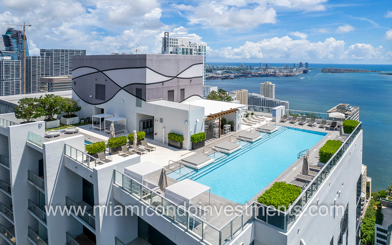 1010 Brickell rooftop pool deck