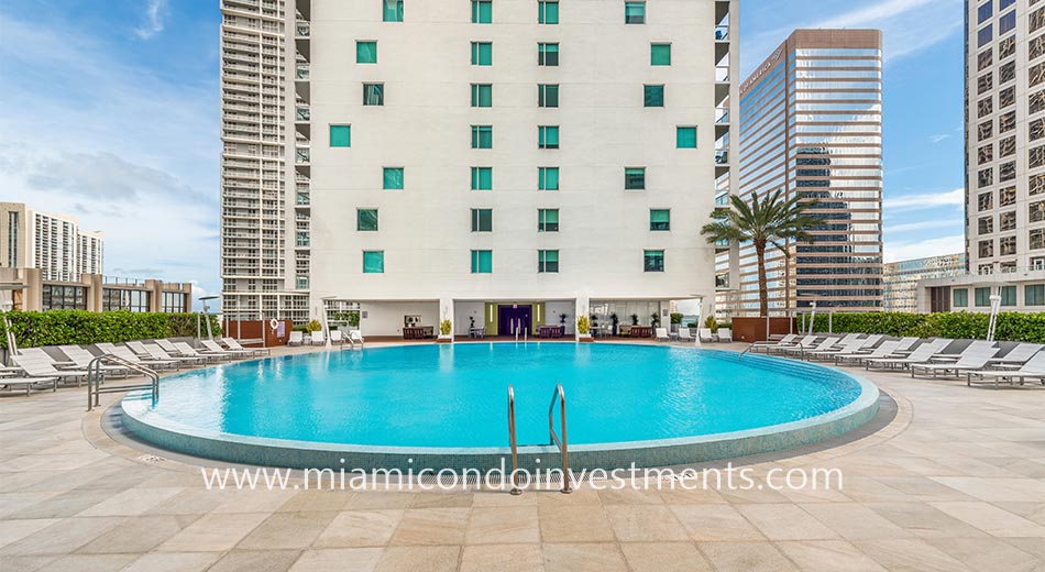 500 Brickell pool deck