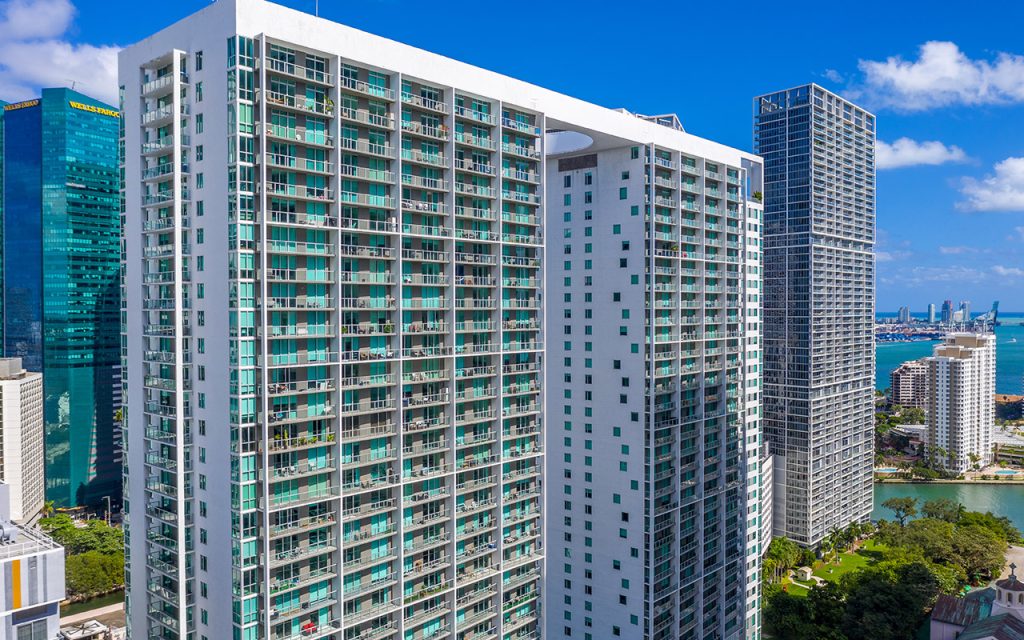 500 Brickell West images