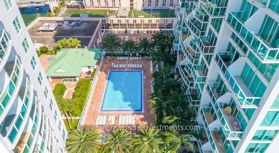 Brickell on the River South pool deck