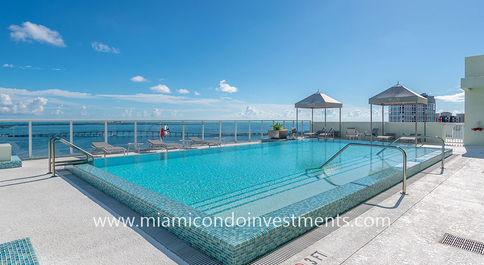 Emerald at Brickell rooftop pool and cabanas