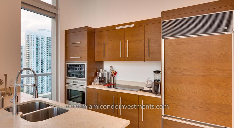 Icon Brickell tower 2 condo kitchen