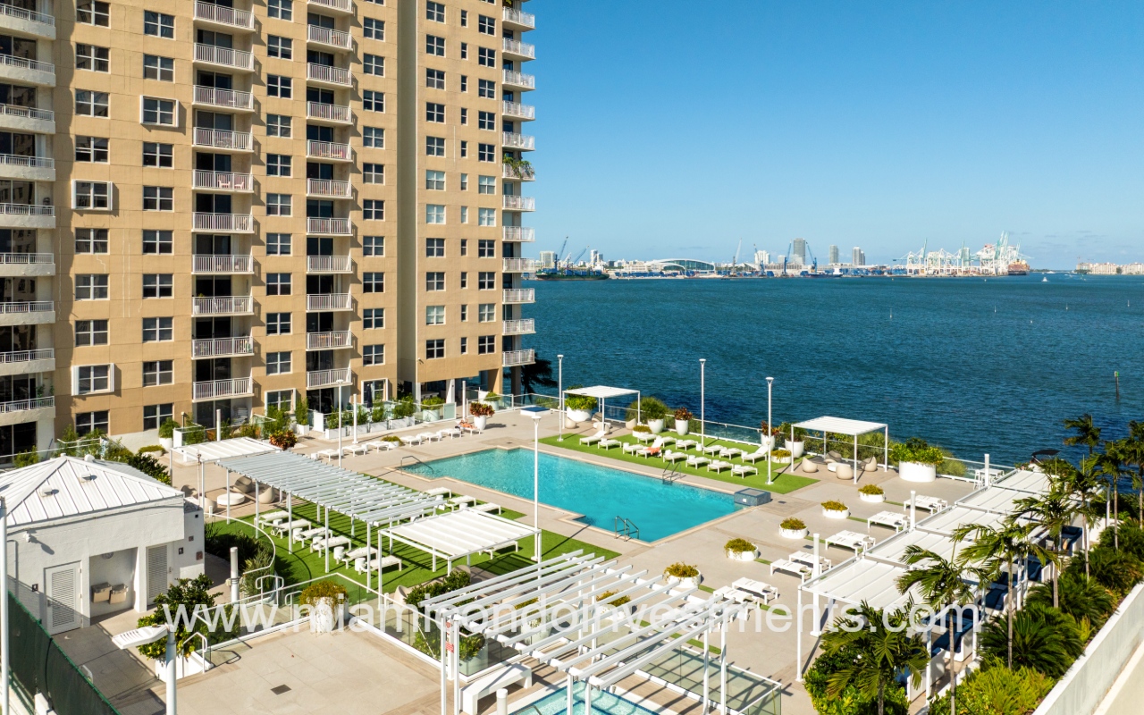 Isola drone view of pool area and Biscayne Bay