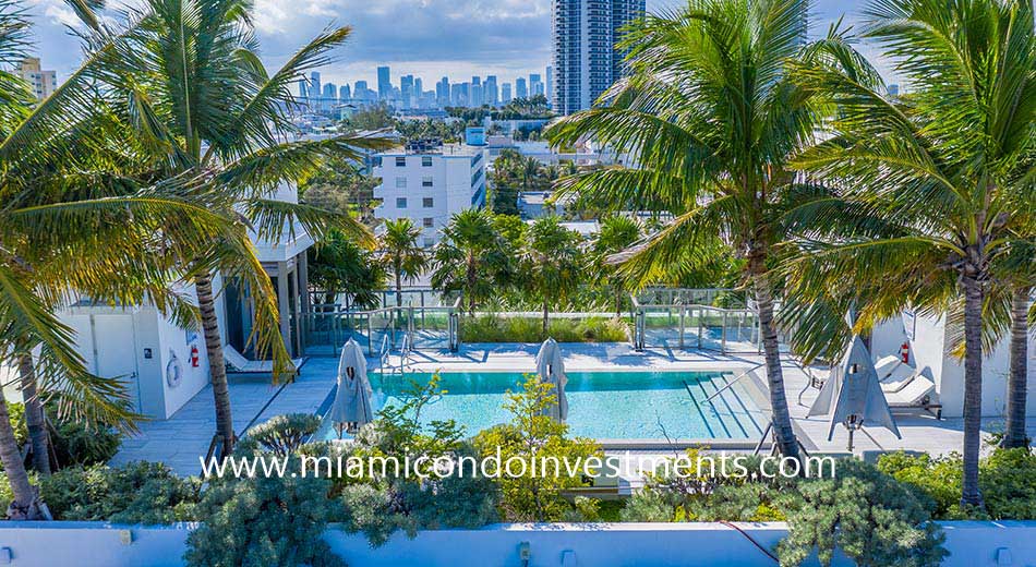 Louver House rooftop pool deck