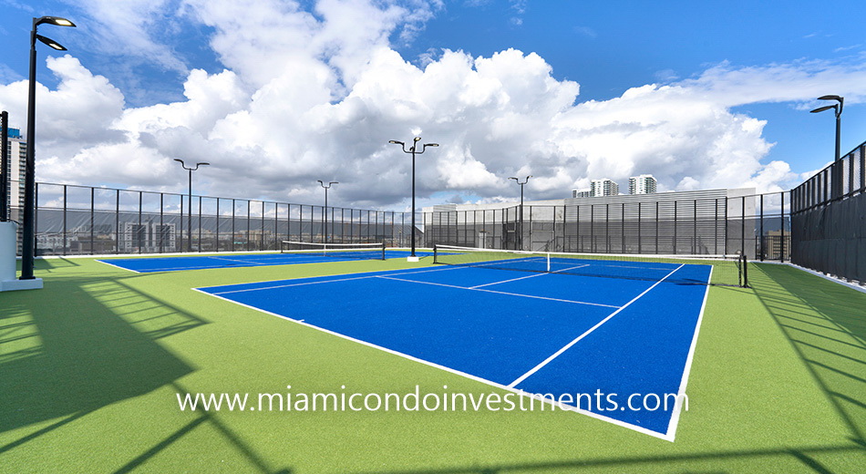 Paramount Miami Worldcenter tennis courts
