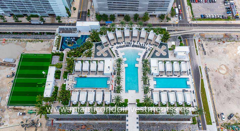 resort pool at Paramount Miami Worldcenter