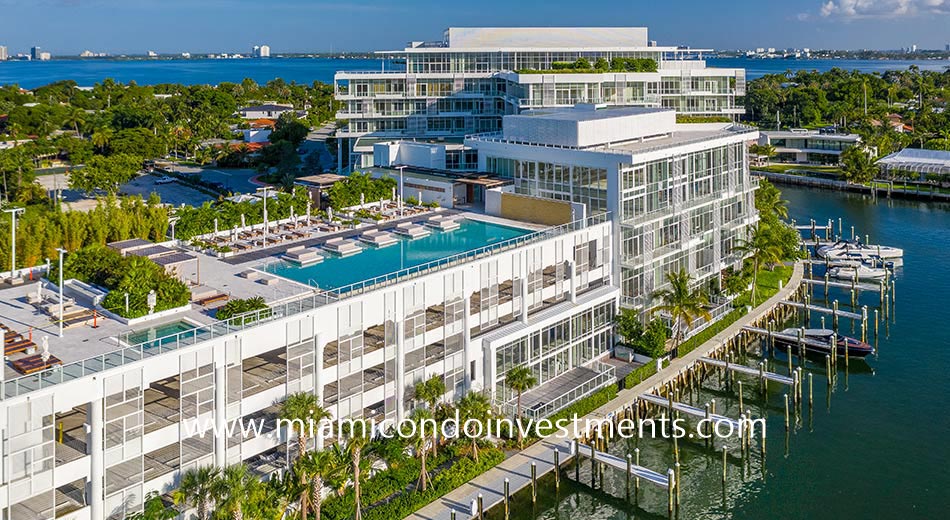 Ritz-Carlton Residences Miami Beach swimming pool