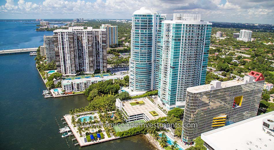 Skyline on Brickell marina and pool