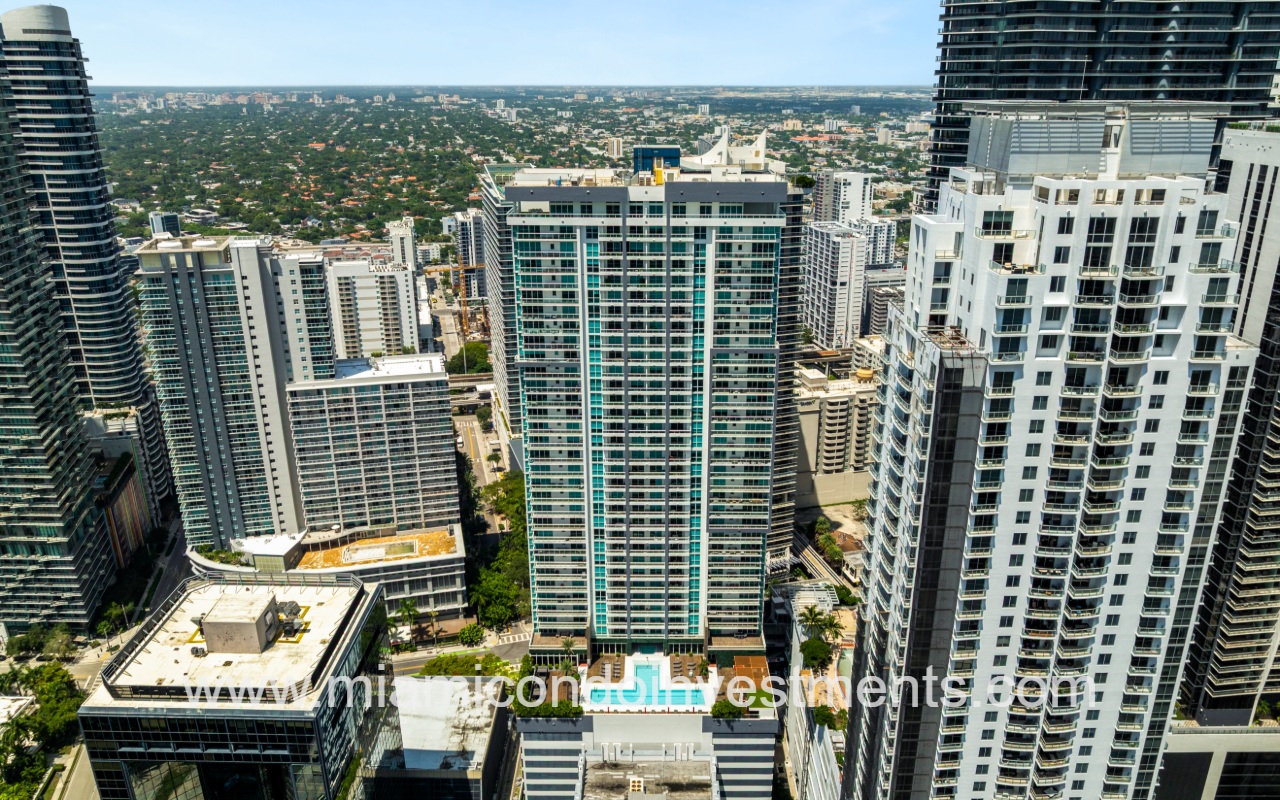The Bond on Brickell drone view of condo building and area