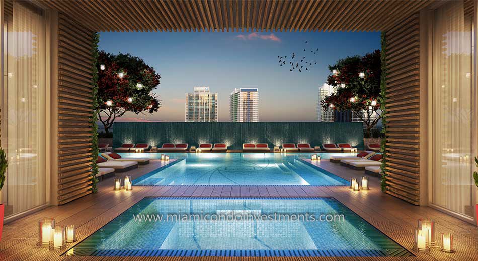 The Bond on Brickell pool and hot tub