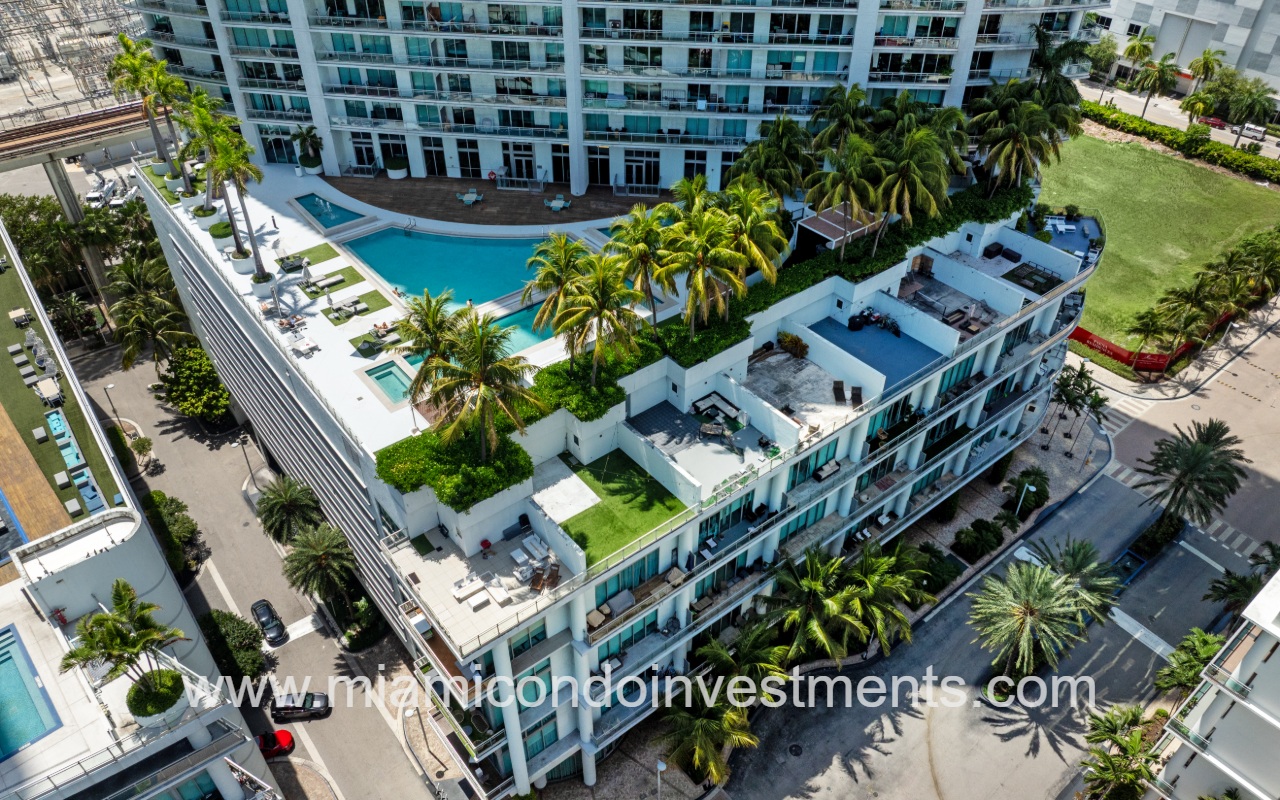 The Ivy condominium building drone overlooking lower pool deck and street view