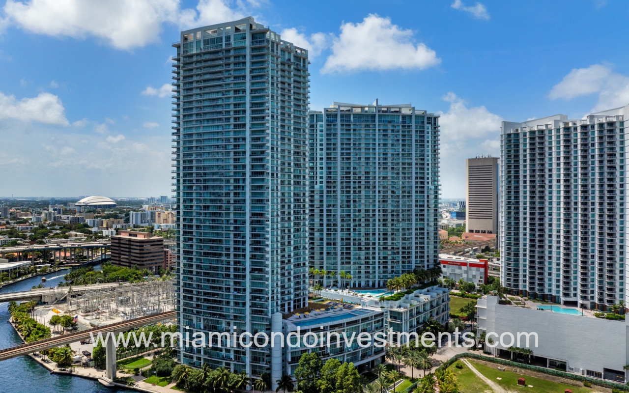 The Ivy drone view of condominium building and surrounding area