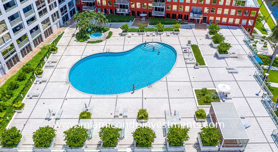 The Palace pool and hot tub