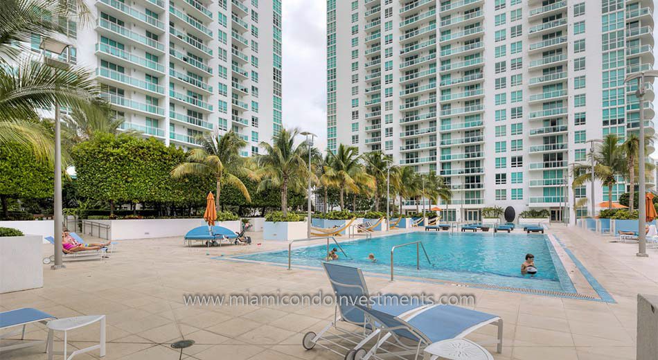 The Plaza on Brickell swimming pool