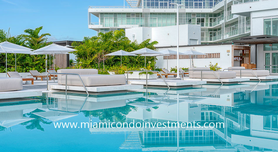 The Ritz-Carlton Residences Miami Beach swimming pool