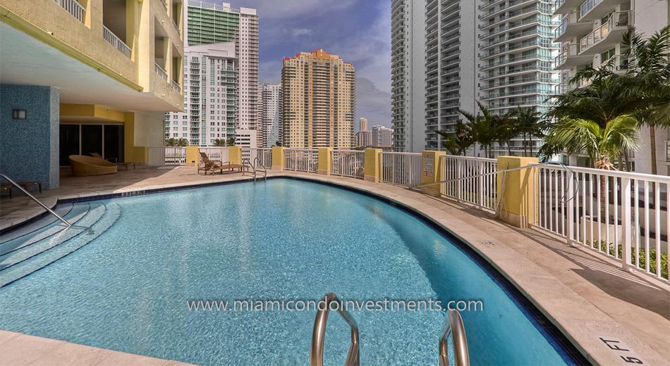 The Sail Brickell condo pool