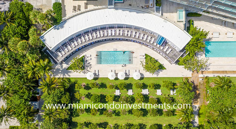 arial view of The Surf Club Four Seasons pool deck