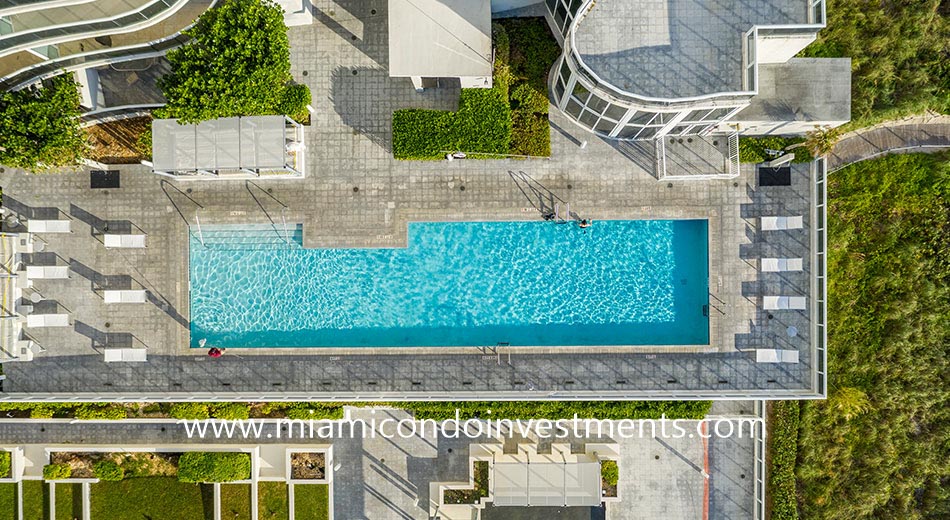 aerial view of the swimming pool at Trump Tower II