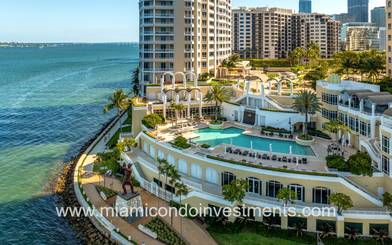 Two Tequesta Point drone view of condo building and pool area