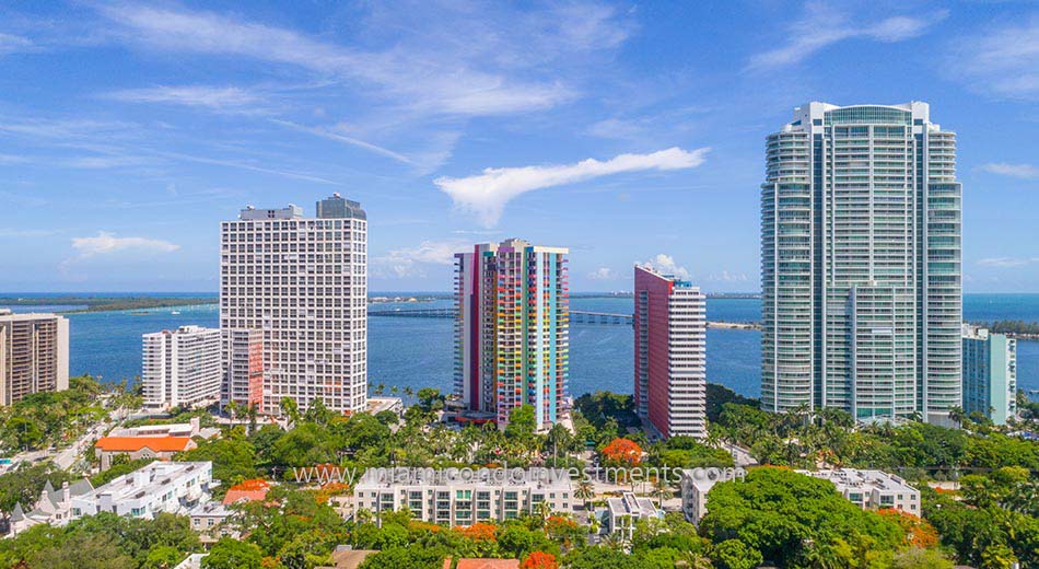 Villa Regina condos at 1581 Brickell Avenue