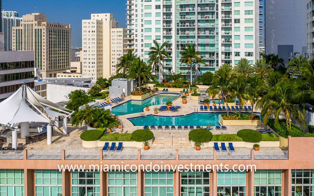 Vizcayne condominium pool deck