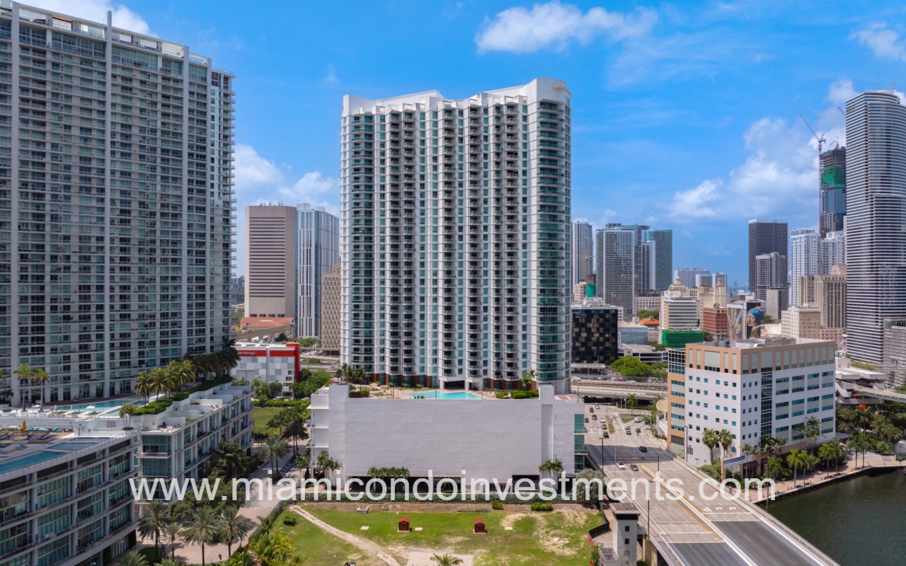 Wind drone of condo building and pool