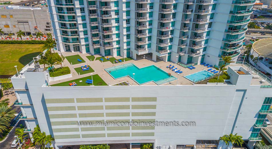 pool deck at Wind condos