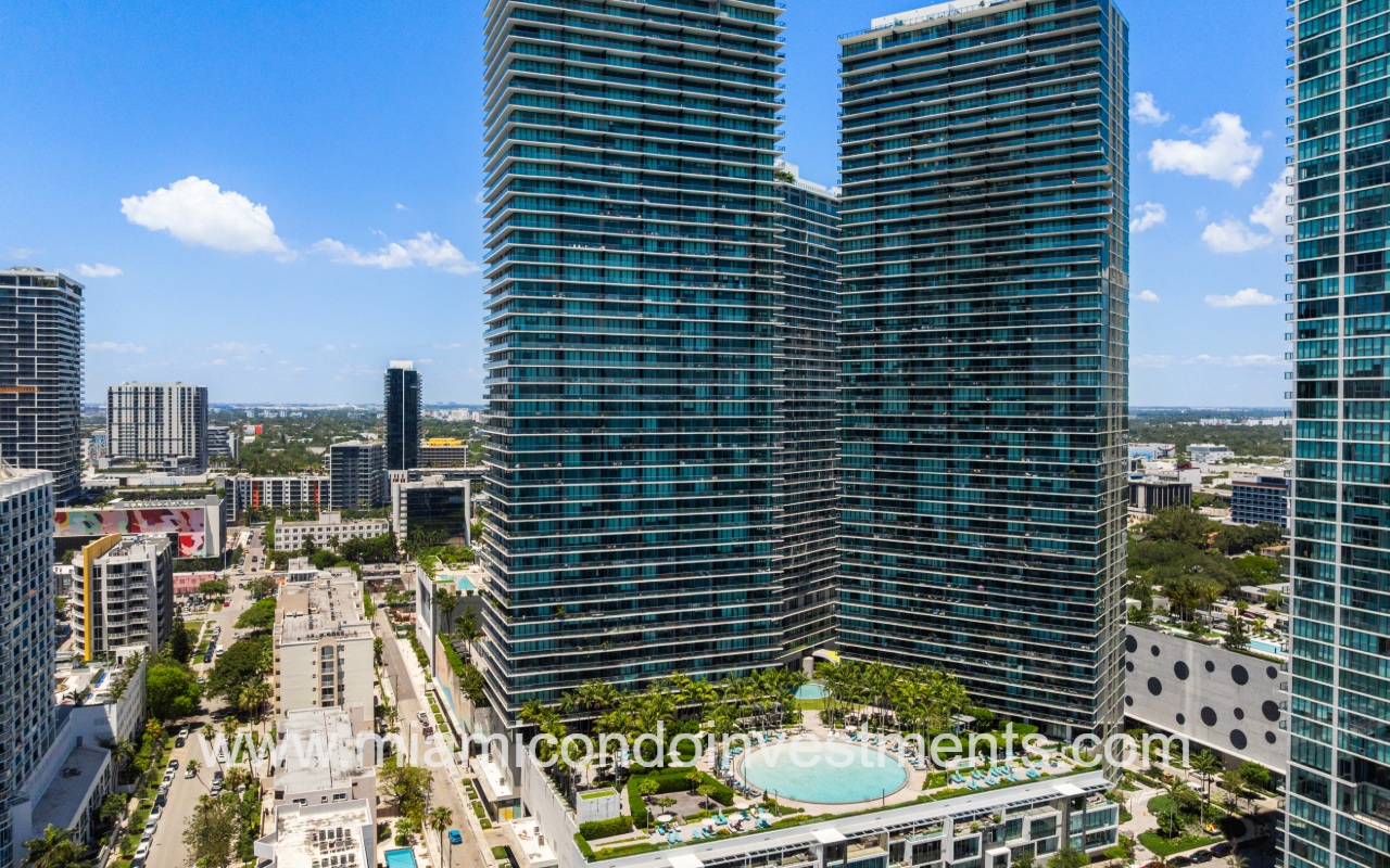 Gran Paraiso drone view facing condo building and pool