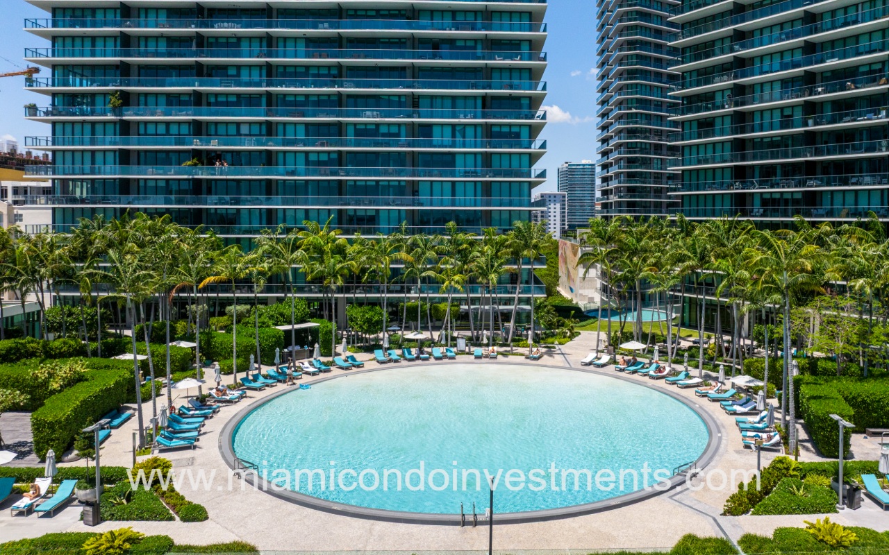 Paraiso Bay drone facing condo building pool